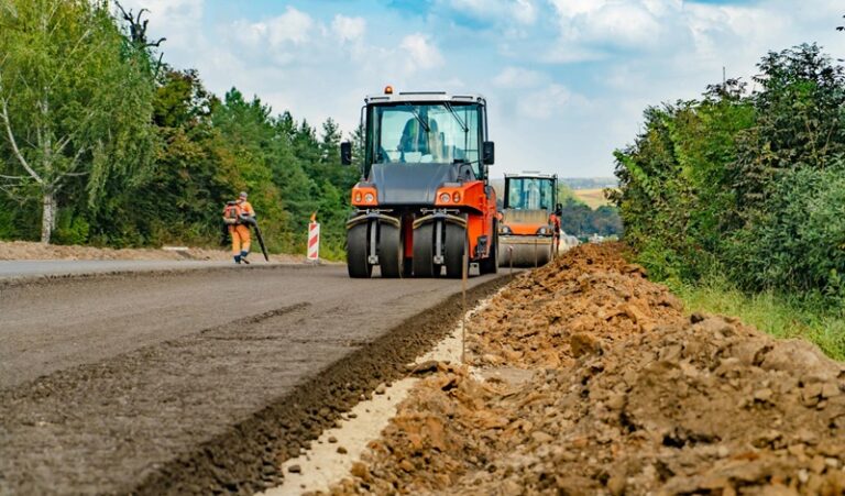 Geowłóknina drogowa – kiedy się sprawdzi? Oto 4 główne kwestie