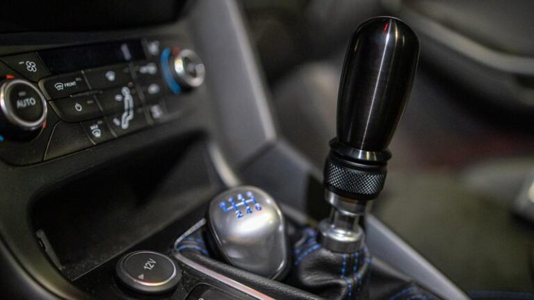 Praktyczny przewodnik: Jak zamontować gałkę zmiany biegów krok po kroku