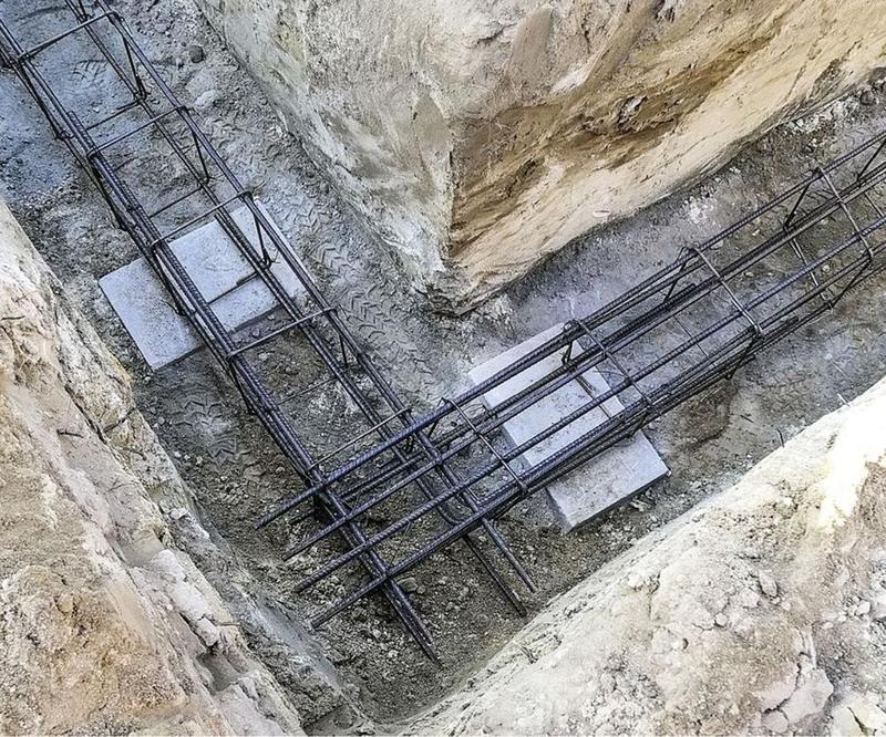 Jak skutecznie wiązać zbrojenie fundamentów – porady dla budujących domy