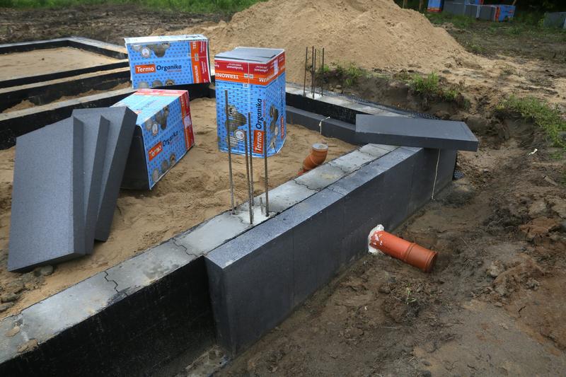 Skuteczne metody na to, jak dobrze ocieplić fundamenty domu