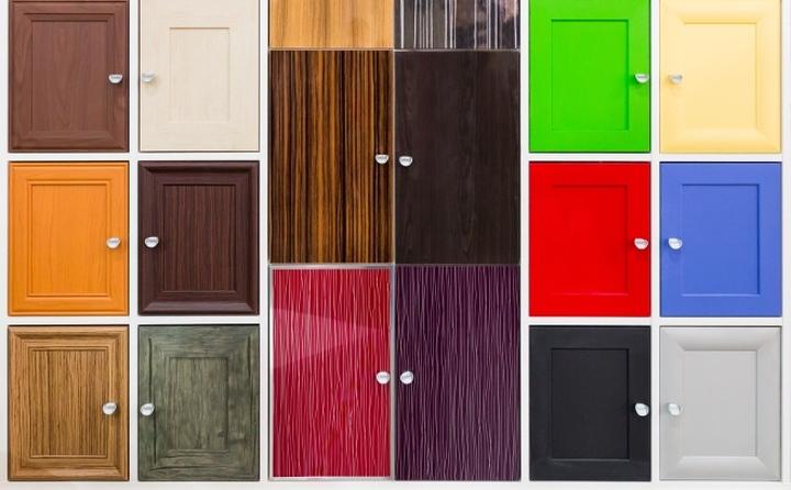 Wybór idealnej farby do okleiny – co warto wiedzieć?