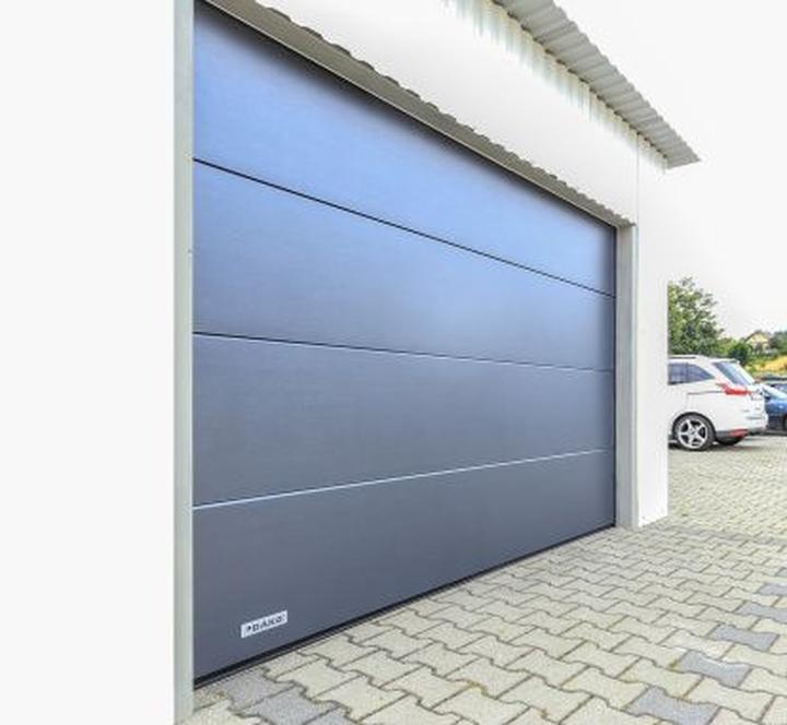 Jak zaoszczędzić na bramie garażowej