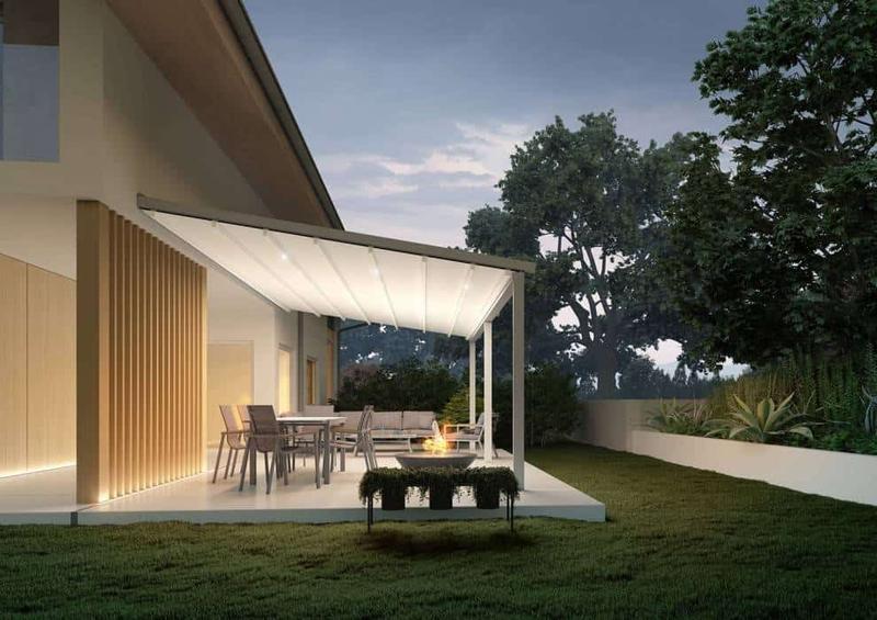 Jak zaprojektować funkcjonalne zadaszenie przy domu, które ożywi przestrzeń?