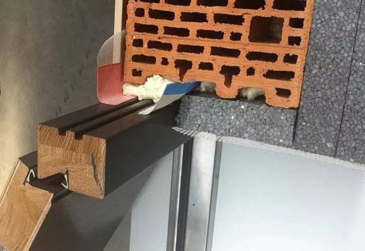 Jakie są koszty montażu drzwi wewnętrznych w 2025 roku?