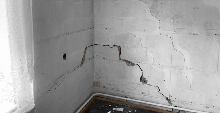 Jak skutecznie poradzić sobie z problemem przeciekających fundamentów?