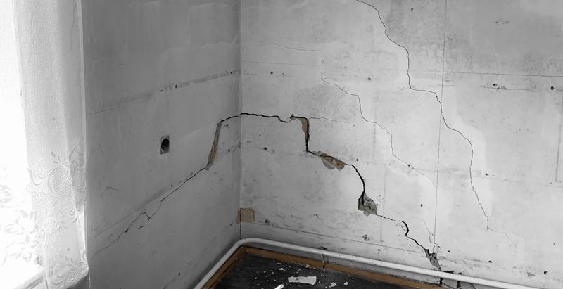Jak skutecznie poradzić sobie z problemem przeciekających fundamentów?