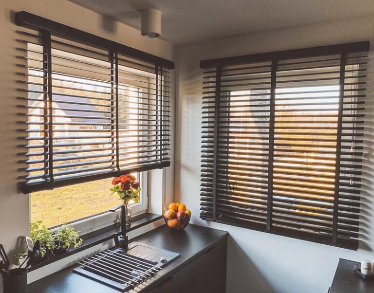 Praktyczny przewodnik: Jak skutecznie zamontować żaluzje aluminiowe w Twoim domu