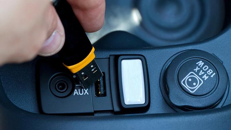 Praktyczny przewodnik: jak zamontować USB do radia samochodowego krok po kroku