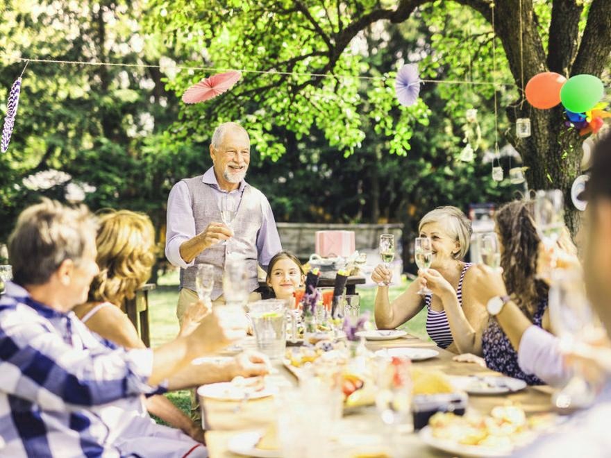 Chrzciny w domu czy w restauracji — jak wybrać najlepsze miejsce?