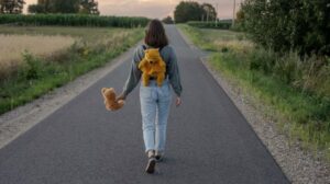 Czy warto uciec z domu — kiedy ma to sens i jak zrobić to bezpiecznie